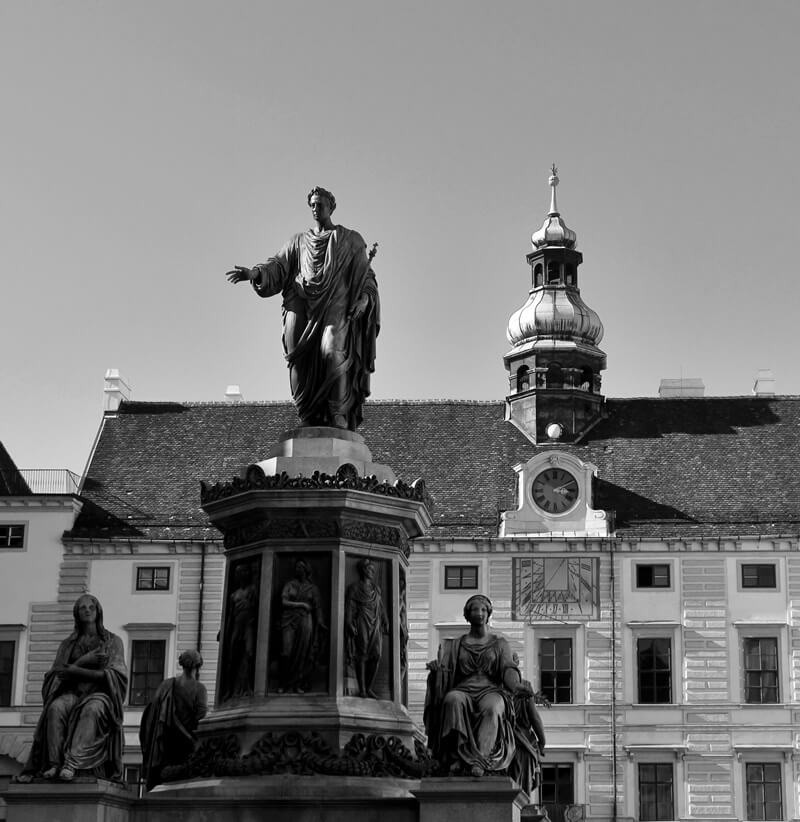 Wien Statuen Genuss-mit-fernweh.de s/w Fotografie